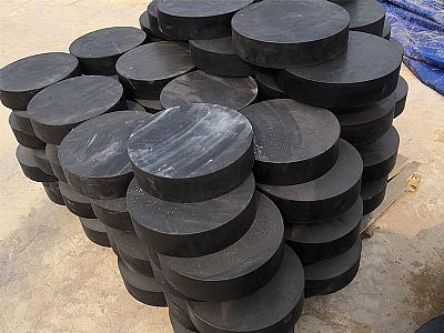 鄞州区板式橡胶支座由若干层橡胶片与薄钢板经加压硫化